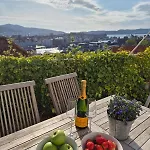 アパート Penthouse With Garden And Amazing View, ベルゲン